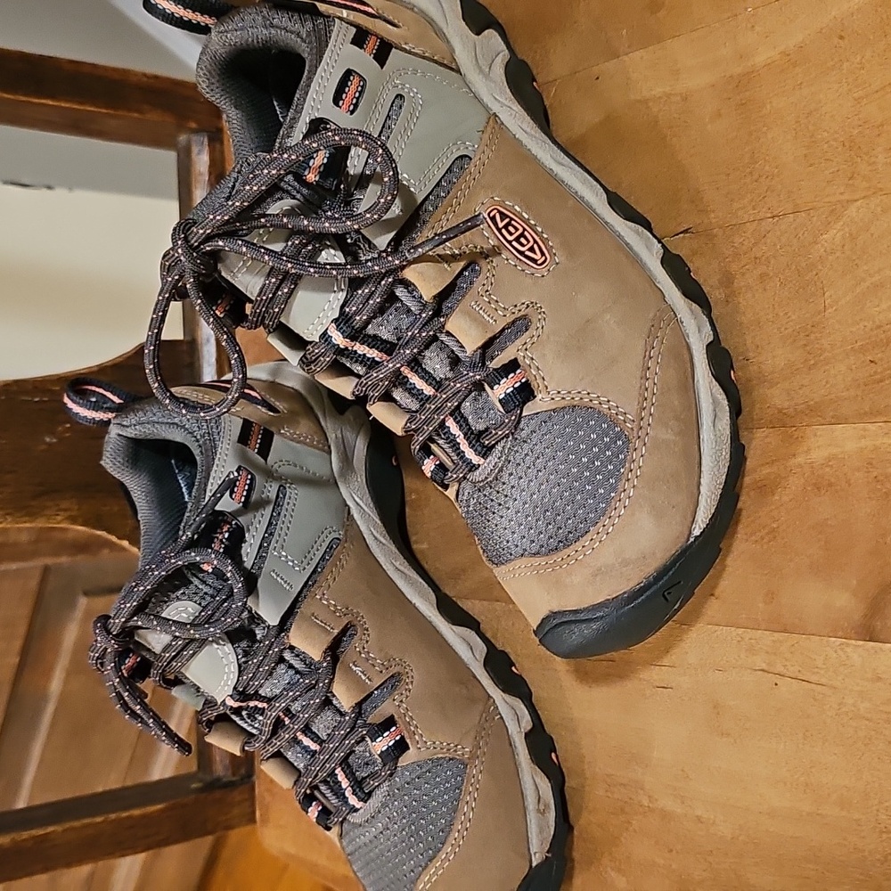 Keen Waterproof Lace Up Hiking Shoes - Picture 3 of 8